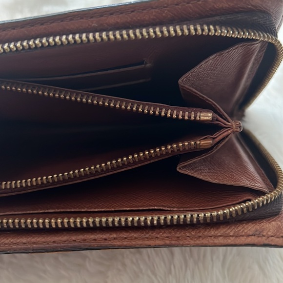 Louis Vuitton Monogram Porte Monnaie Zippy Long Wallet - Picture 10 of 11